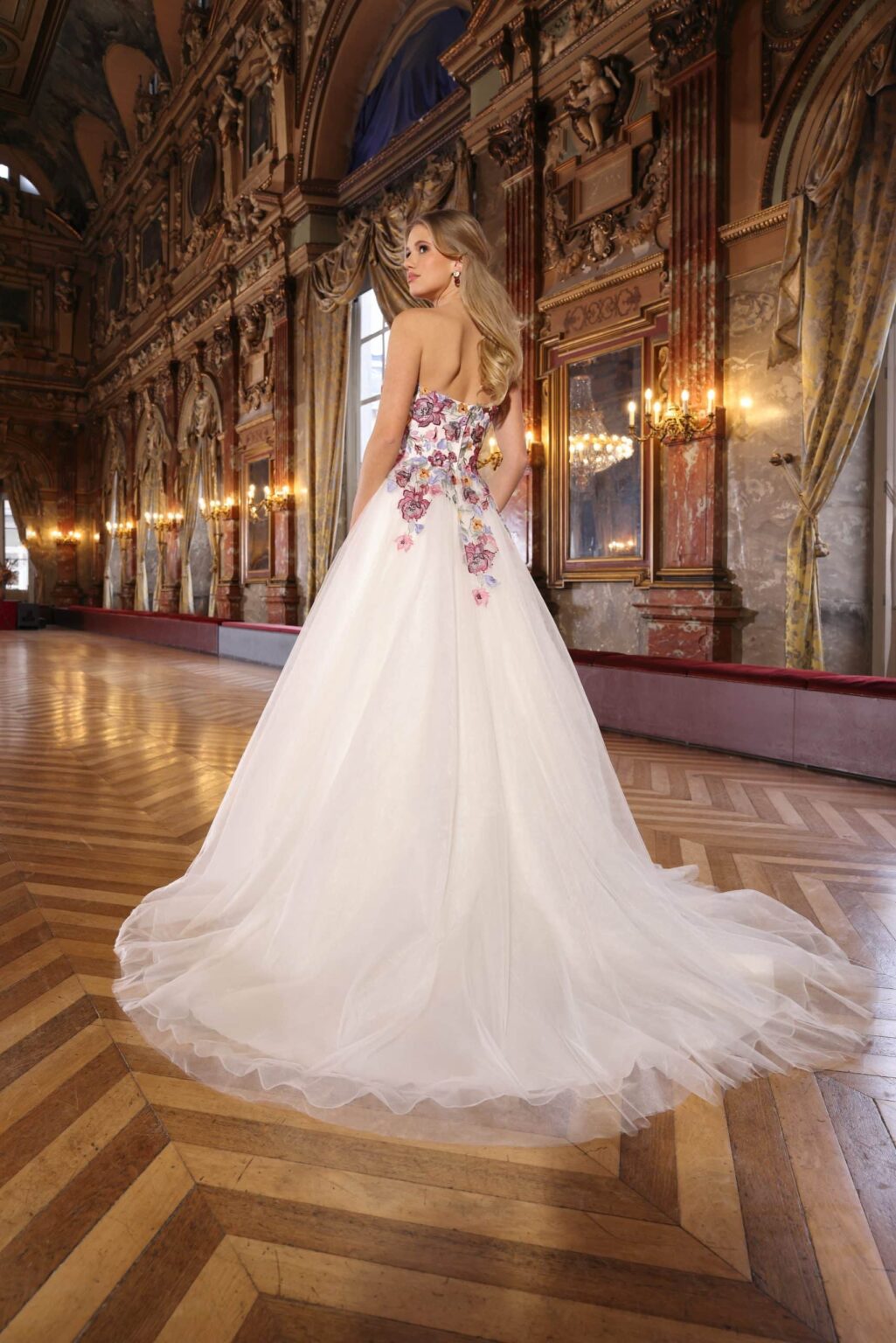 imgi_42_Eva-back-AzureeBridal-01150-scaled