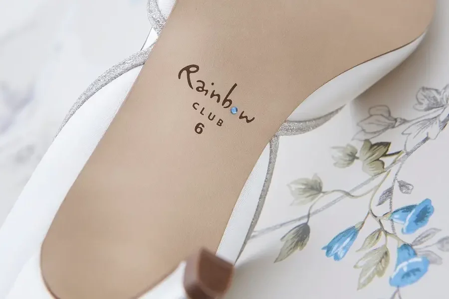 something blue - Engels Bruidsmode